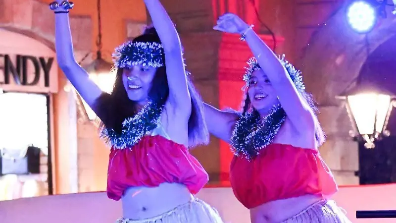 En la presentación se contó con la participación desde las alumnas más pequeñas, hasta los bailarines profesionales de la academia